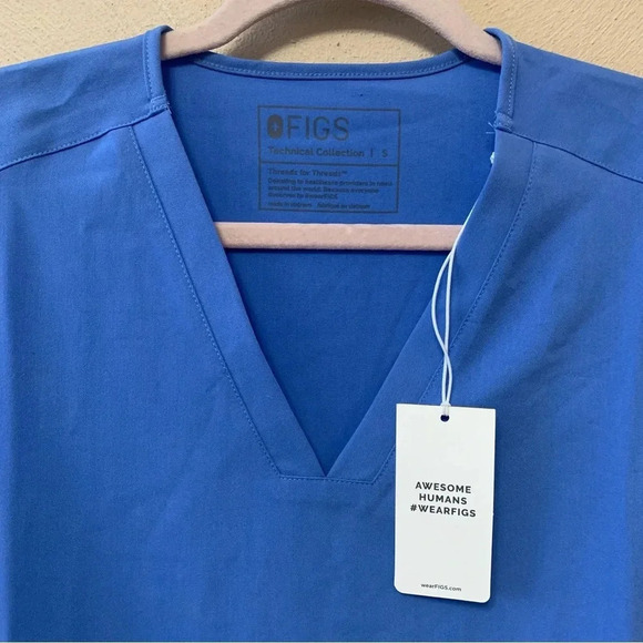 Figs Casma Three-Pocket Scrub Top - Picture 3 of 9